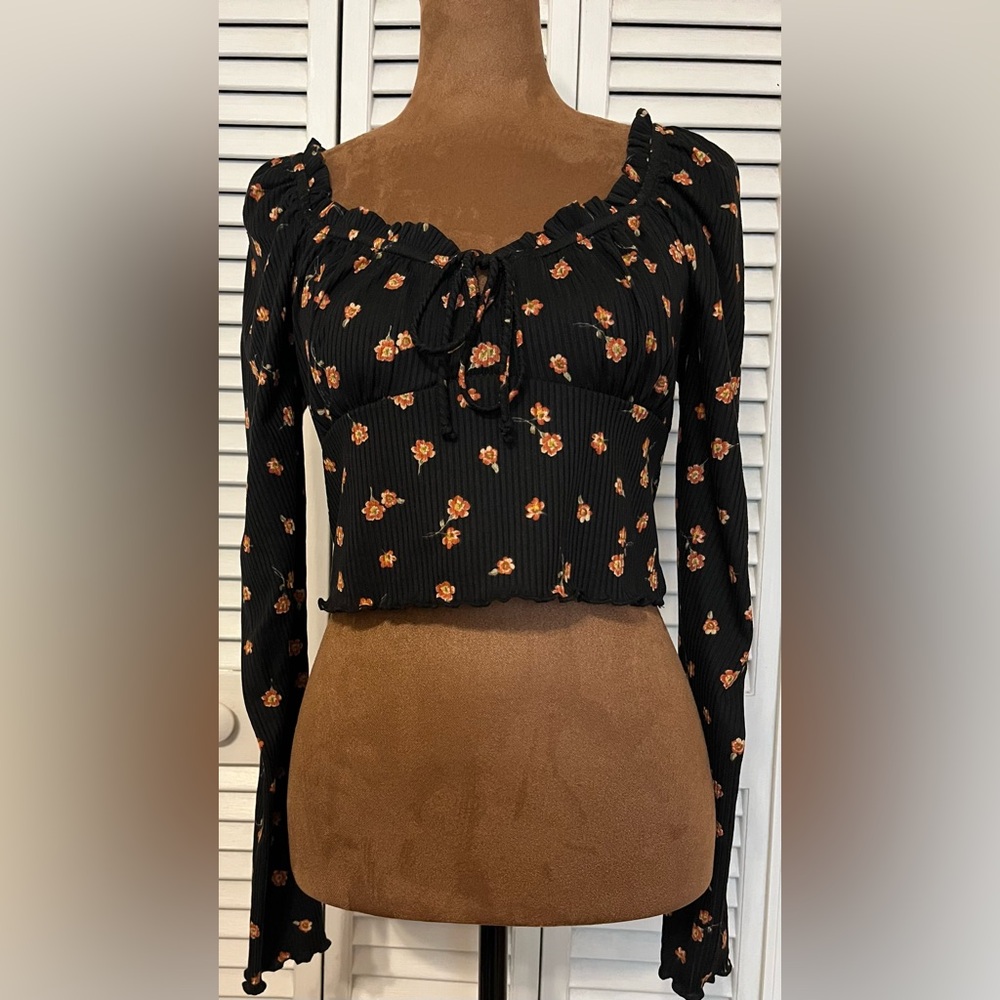 NWT All In Favor Nordstrom Ribbed Cropped Black Floral Top Blouse Sz M
